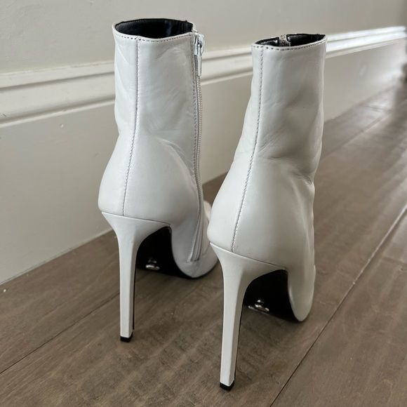 Tony Bianco White Stiletto High Heeled Pointed Ankle Pointy Boots
Booties 7.5 - Picture 8 of 10